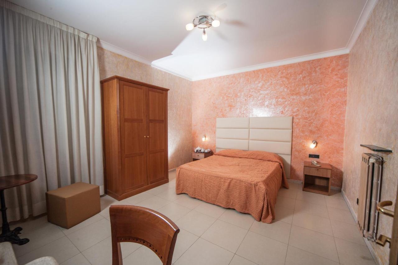 Hotel Cesare 14 נאפולי מראה חיצוני תמונה