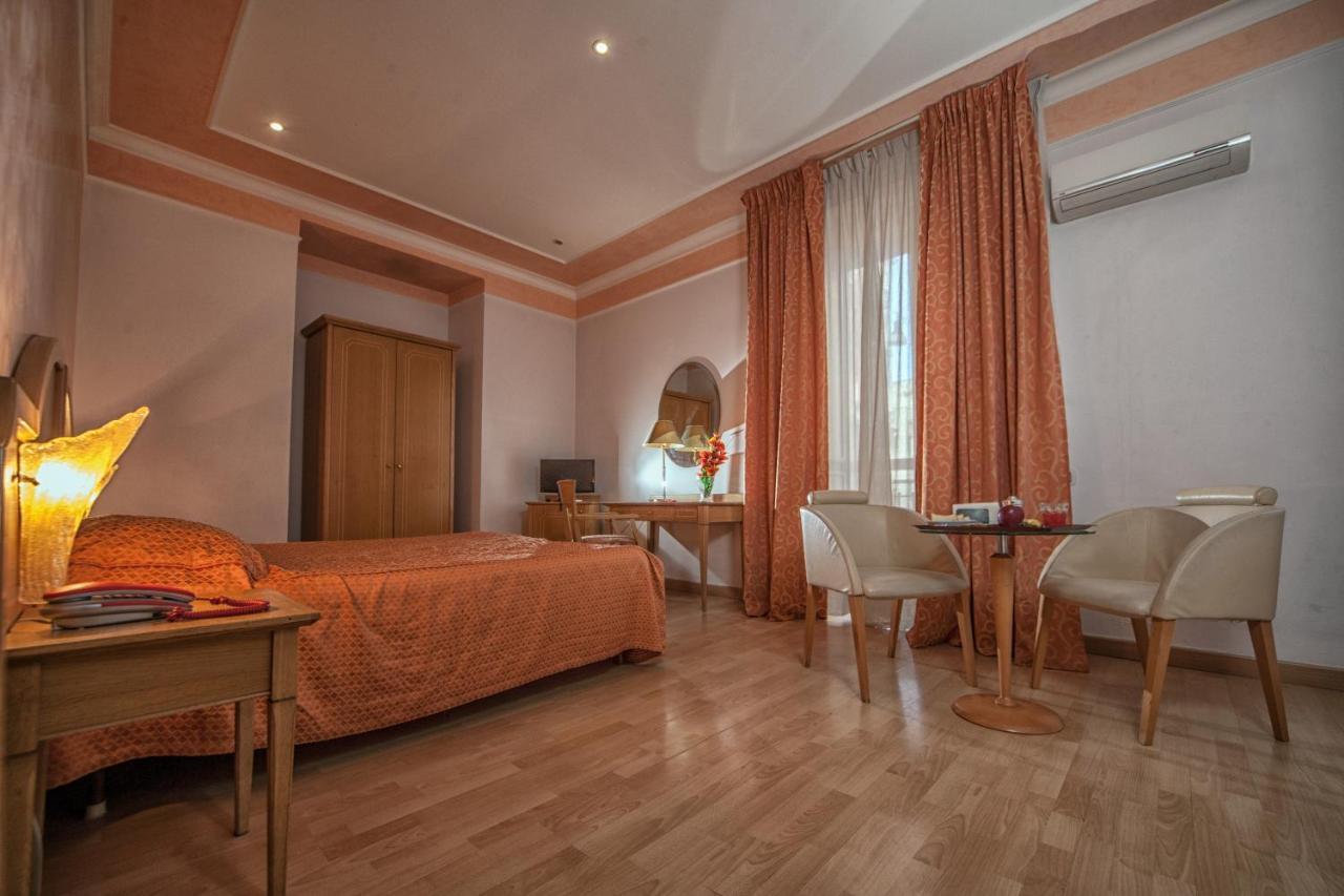 Hotel Cesare 14 נאפולי מראה חיצוני תמונה